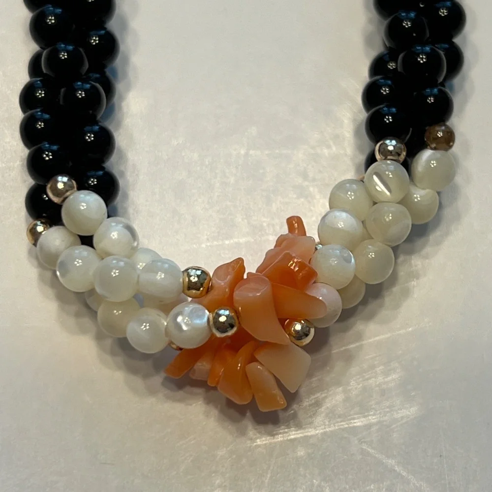 VINTAGE GENUINE CORAL & ONYX BEAD 16.5